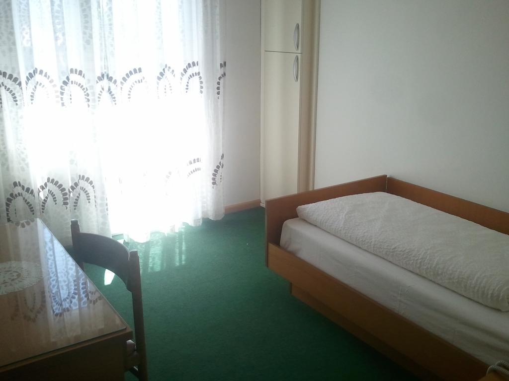 Hotel Lux Мерано Стая снимка