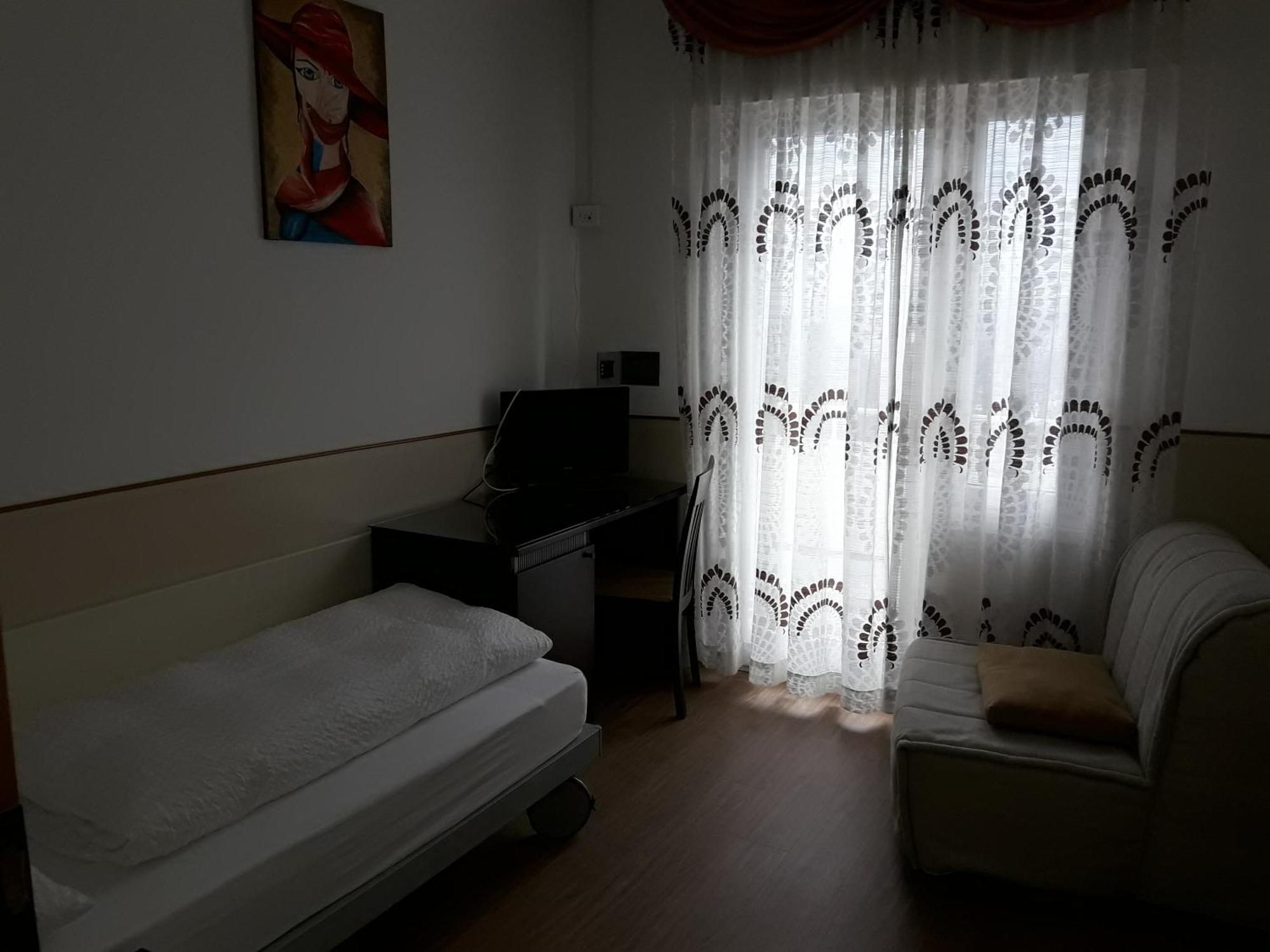 Hotel Lux Мерано Стая снимка
