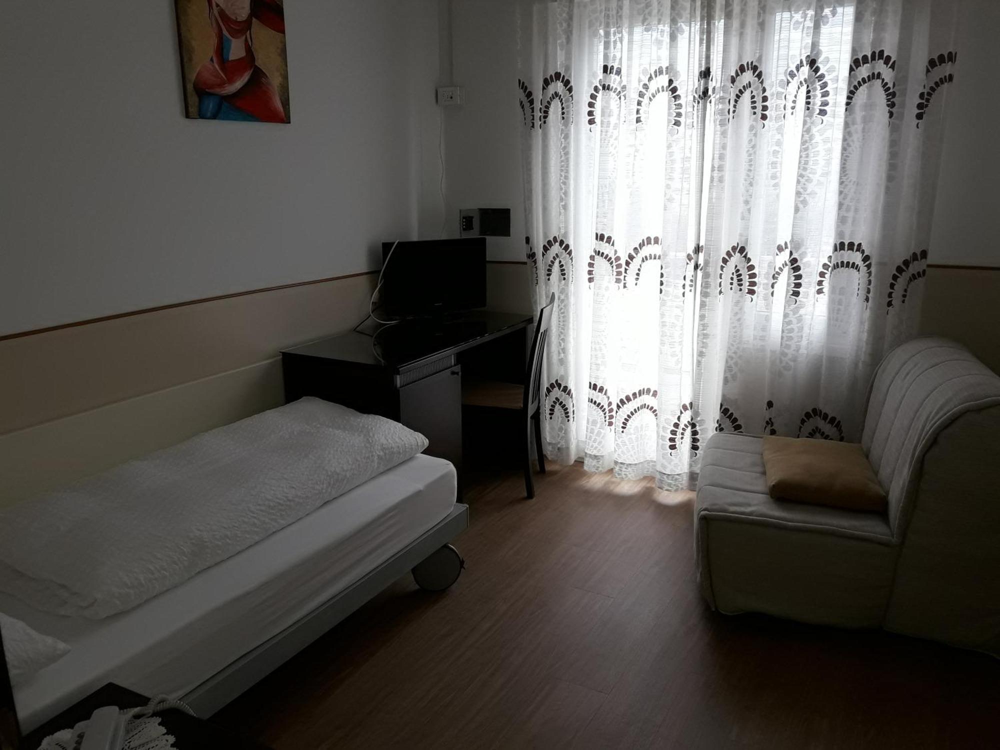 Hotel Lux Мерано Стая снимка