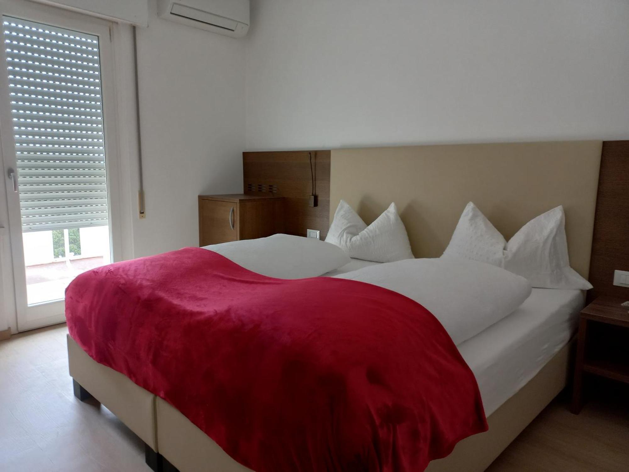 Hotel Lux Мерано Стая снимка