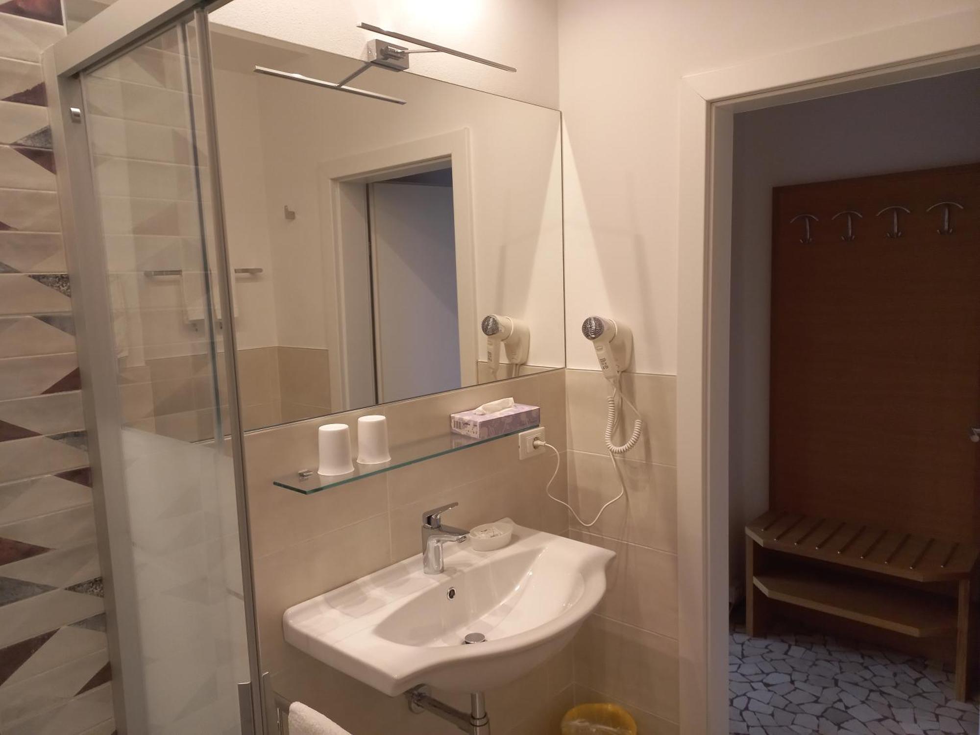 Hotel Lux Мерано Стая снимка