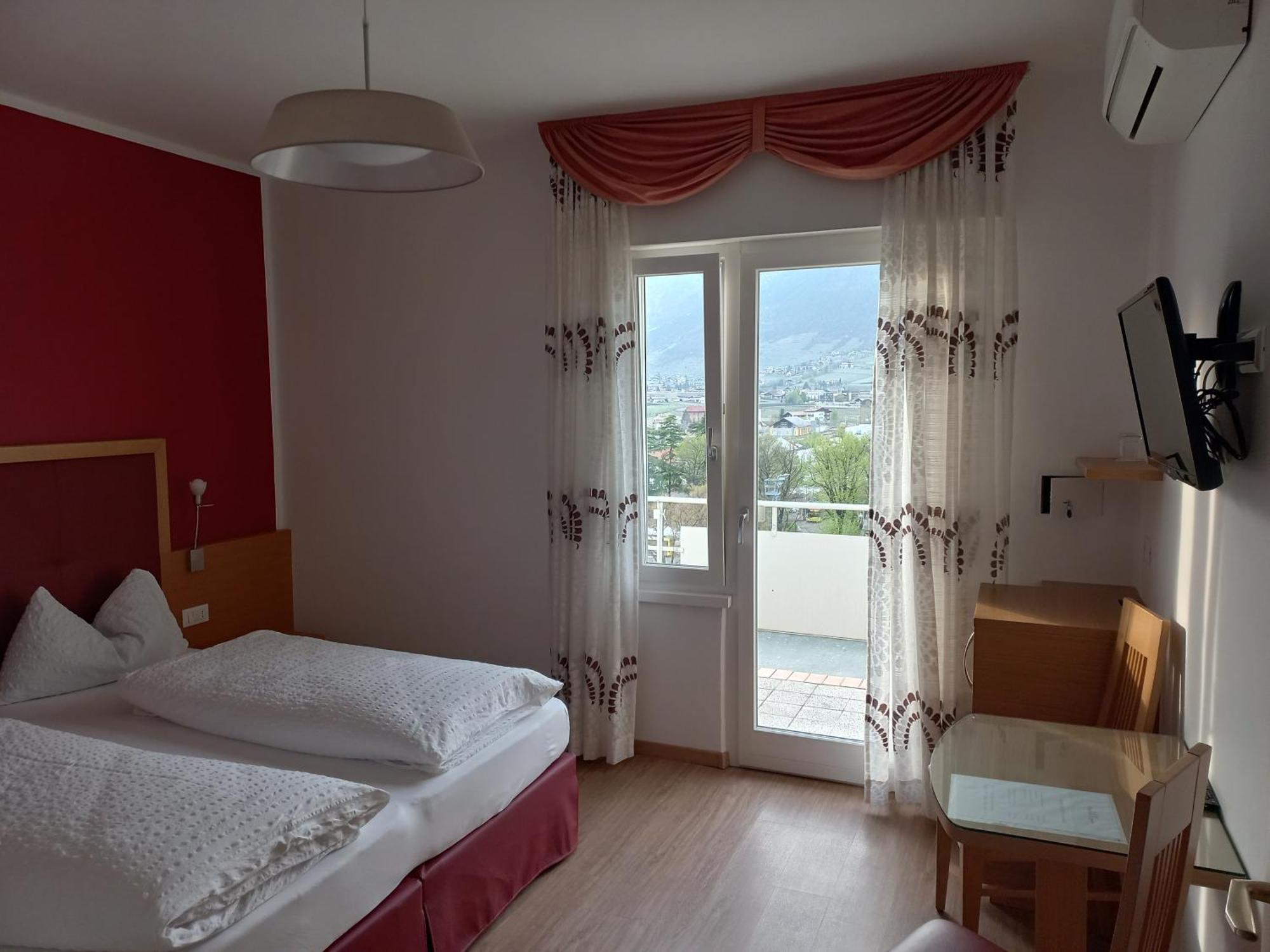 Hotel Lux Мерано Стая снимка