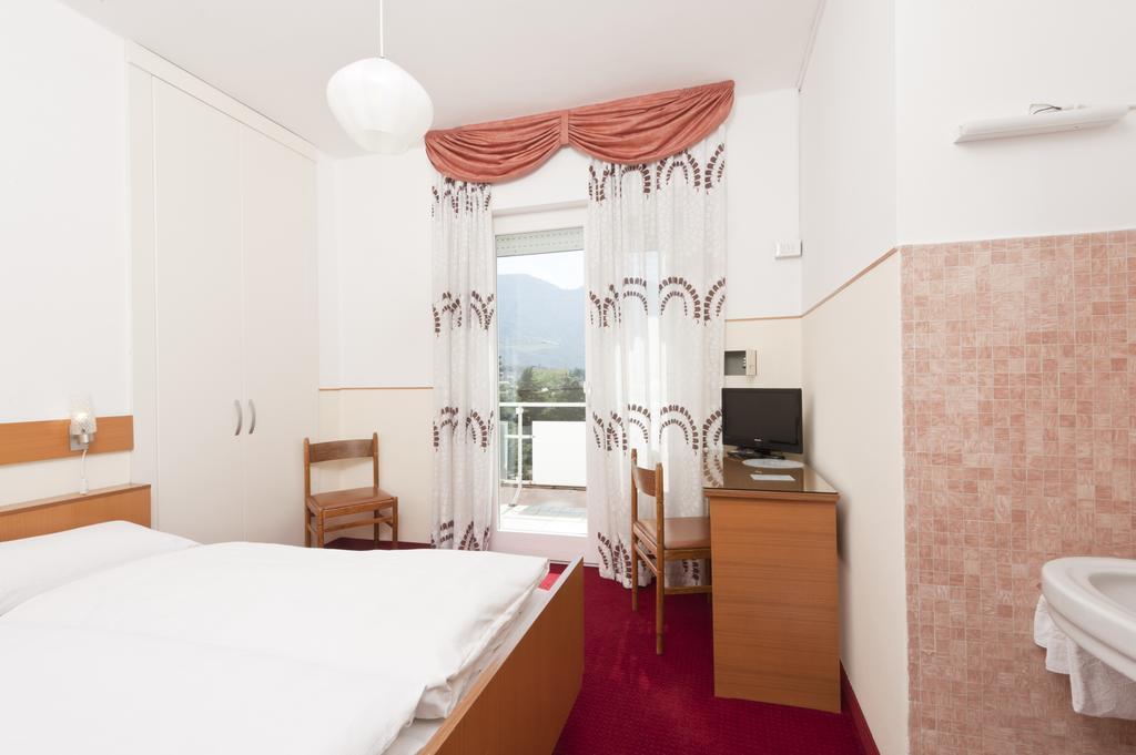 Hotel Lux Мерано Стая снимка